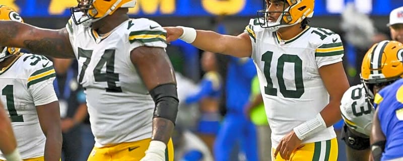 Disgruntled Packers C Elgton Jenkins at camp, not practicing