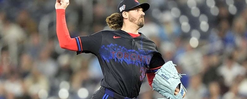 Kevin Gausman pitches Blue Jays to win over sloppy Pirates