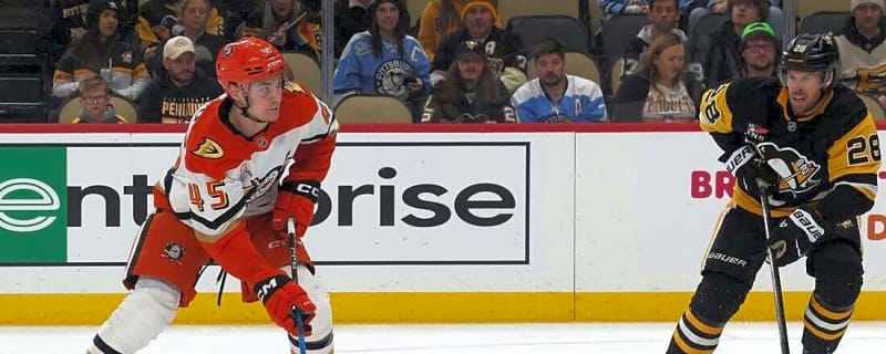 Beckett Sennecke ties in final second as Ducks top Penguins in shootout