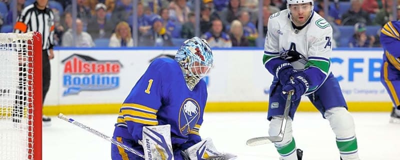 Sabres go up 4 goals, hold off Canucks' third-period rally