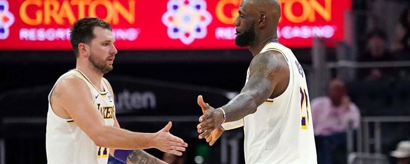 Lakers, with stars back together, take on lowly Kings