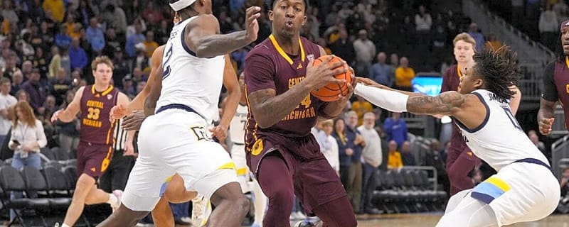 Marquette rebounds from home losses, tops Central Michigan