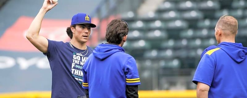 Mariners P Bryan Woo&#39;s ALDS status uncertain