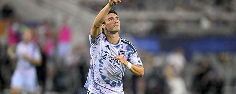 Earthquakes erupt early, hold on to beat San Diego