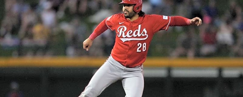 Eugenio Suarez begins second stint with Reds vs. Red Sox