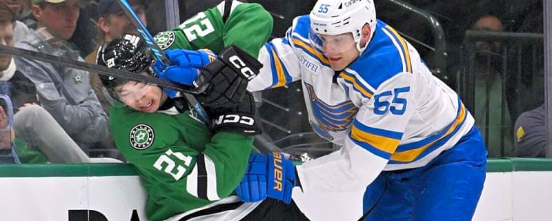 Jason Robertson's last-minute goal leads Stars past Blues