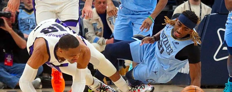 Kings snap franchise-worst losing streak, beat Grizzlies late