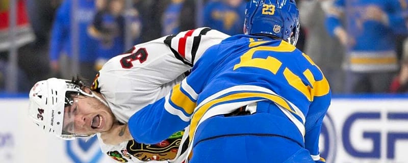 Quick-striking Blues hold off rival Blackhawks