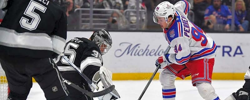 Kings G Darcy Kuemper leaves game after collision