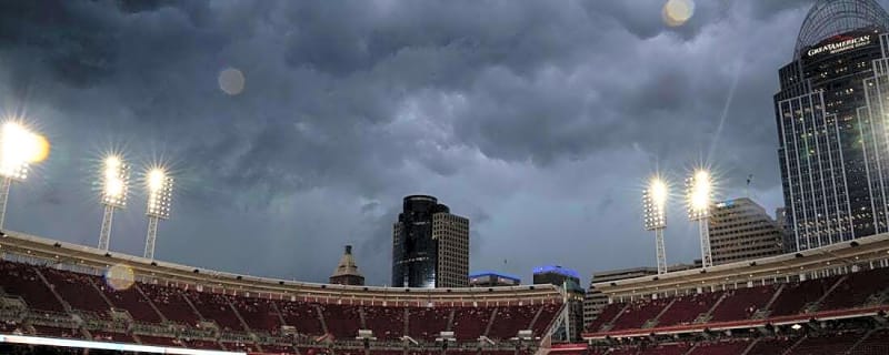 Reds outlast Twins for rain-shortened victory