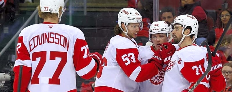 Red Wings top playoff-bound Devils to continue strong finish