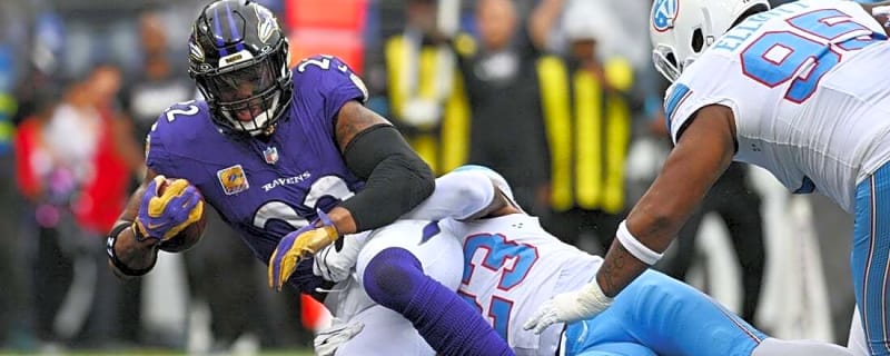 Lamar Jackson exits, Ravens hold on to beat Titans