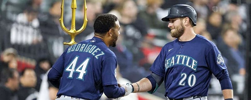 Mariners strive to continue offensive barrage against White Sox