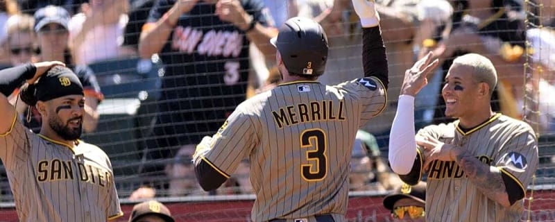 Padres pick up sixth straight win, beat Giants