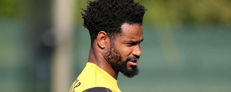 Agent: CB Darius Slay deciding whether to keep playing