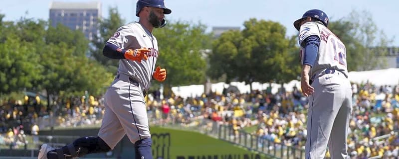 Astros rack up 18 hits while trouncing Athletics