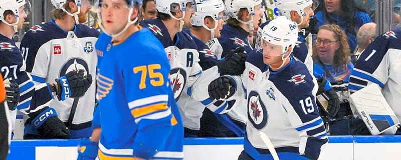 Jets remain in playoff hunt with victory over Blues