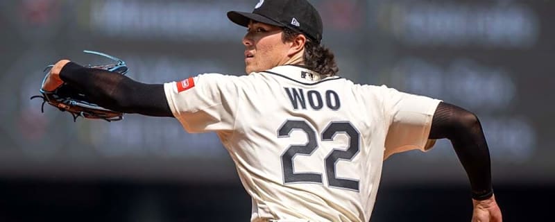 Bryan Woo sets down 15 straight as Mariners drop Rangers