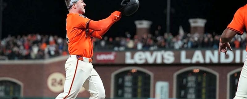 Giants continue fight for wild-card berth against Dodgers