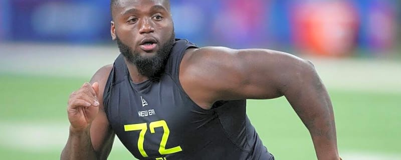 Bucs LB David Walker (ACL) out for season, TE Cade Otton OK