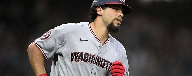 Padres score 4 runs in 8th to rally past Nationals