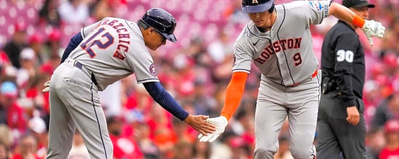 Astros blast four homers, blank slumping Reds