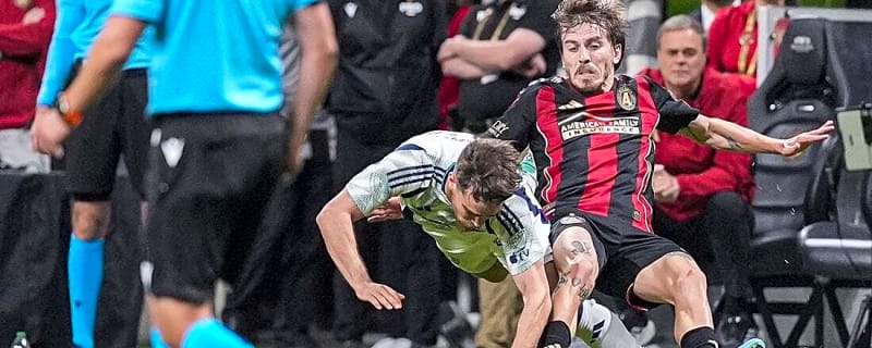 Teen's match-winner keeps New England rolling, Atlanta sliding