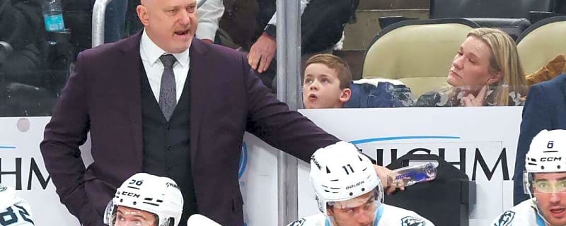 Second-period burst carries Mammoth past Predators