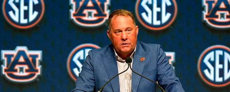 Auburn&#39;s Hugh Freeze keeps cancer on periphery as fall camp kicks off