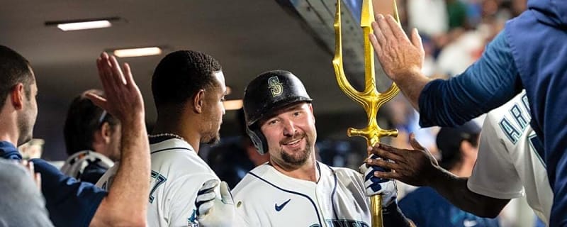 Cal Raleigh hits historic trio of homers in Mariners' win over Phillies