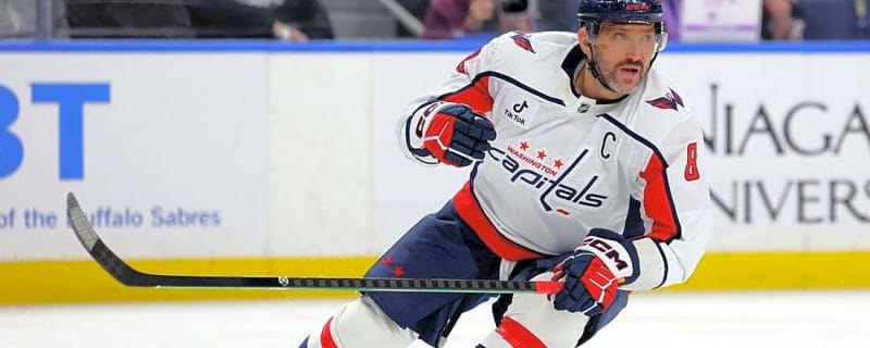 Capitals&#39; Alex Ovechkin becomes 1st NHL player to score 900 goals