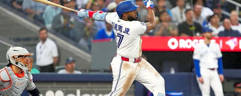 Kazuma Okamoto homers as Blue Jays edge Astros to reach .500