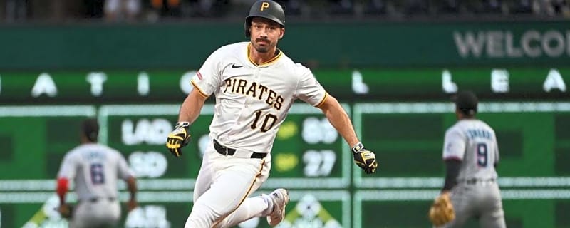 Pirates place OF Bryan Reynolds on paternity list