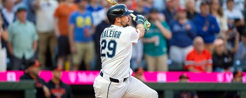 Cal Raleigh drives in winner for Mariners in return from IL