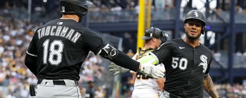 White Sox erupt for 6 runs in sixth in win over Pirates