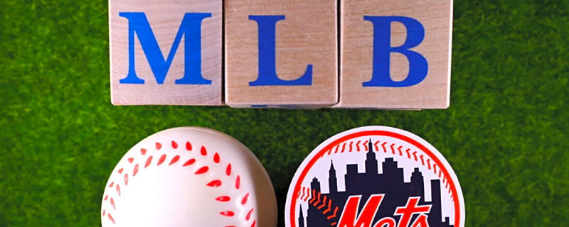 Mets’ Star Carted Off Mid-Game as He Falls Unconscious on the Ground After Taking Knee to the Head