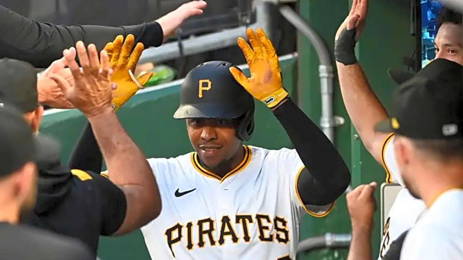 Cubs 'closely monitoring' trade for Gold Glove 3B