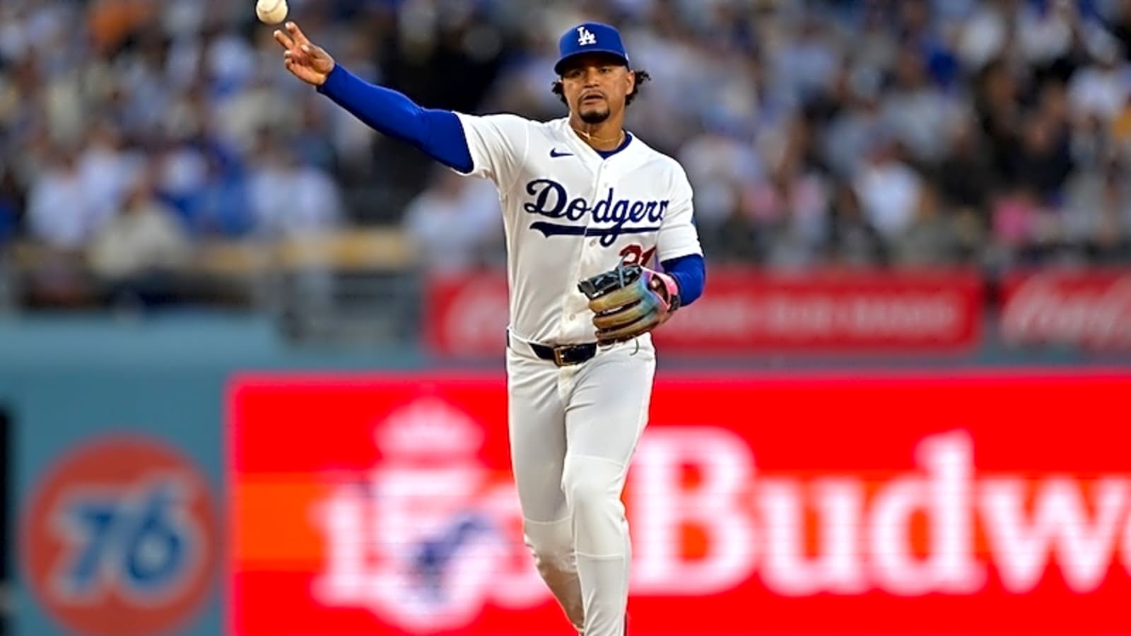 Dodgers Restructured Santiago Espinal’s Contract