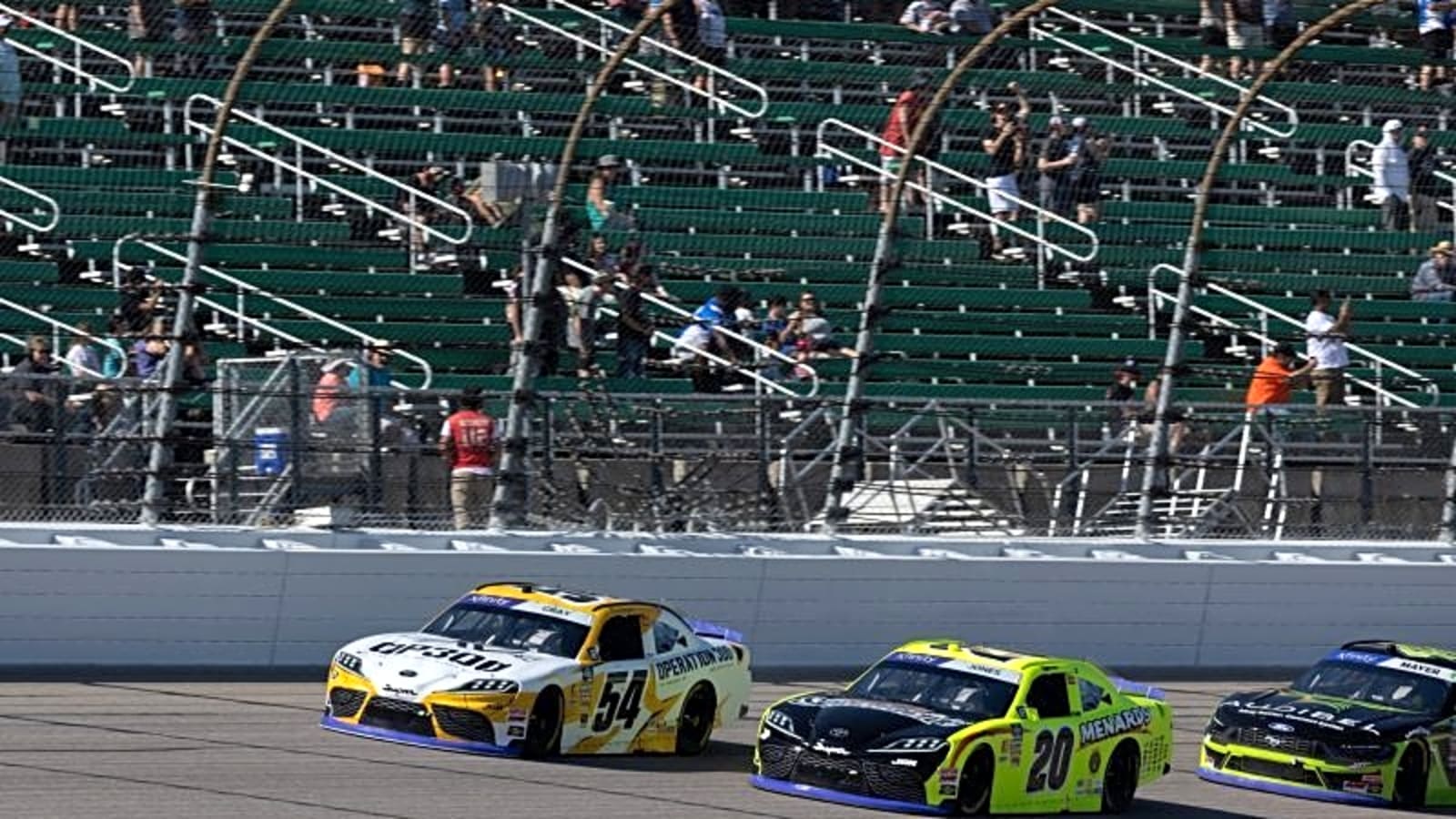 Gray’s Kansas Struggle: When Pit Equipment Fails at the Worst Possible Moment