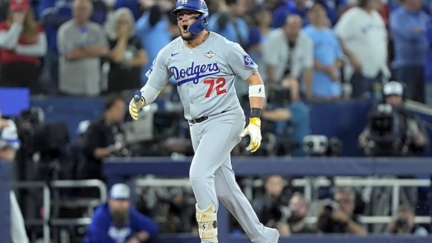 Dodgers Re-Sign Miguel Rojas To One-Year Contract