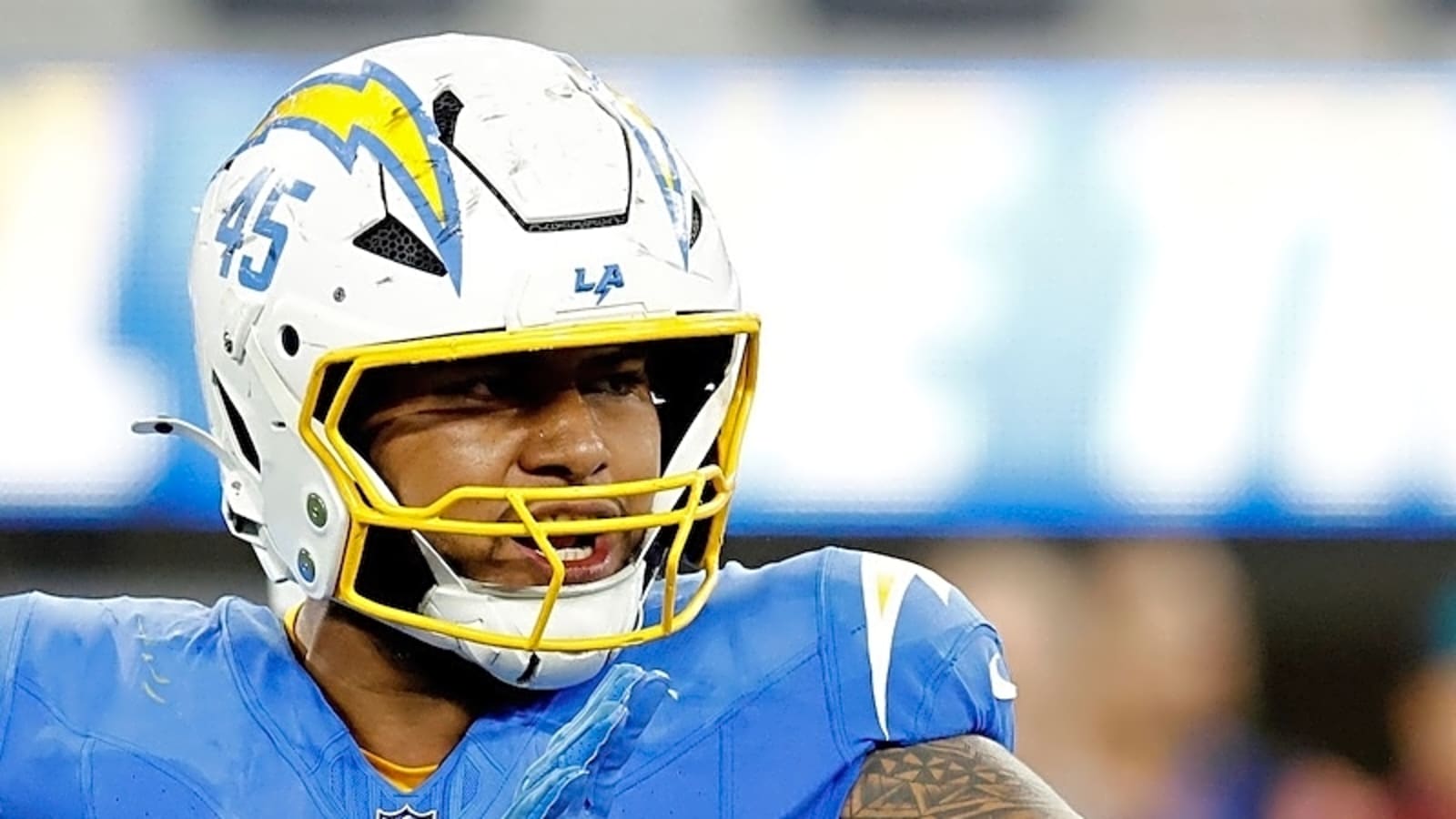 Tommy Edman Attends Chargers Game; Tuli Tuipulotu Does Freddie Freeman Dance & Dodgers Celebration