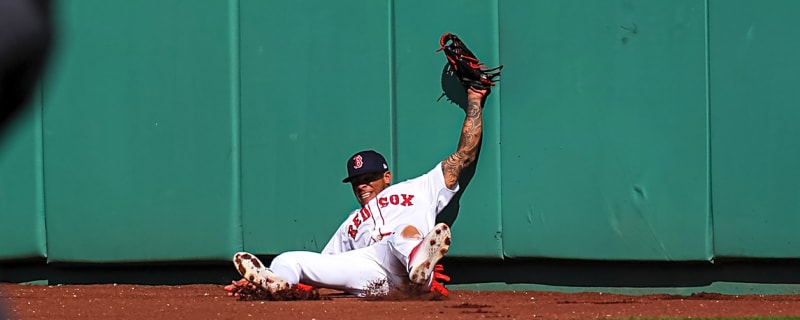 Watch: Red Sox OF makes Willie Mays-esque catch