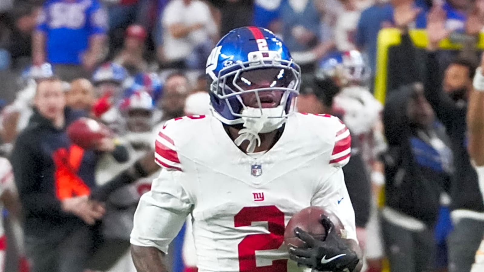 Giants improve to 3-1 with game-sealing pick-6