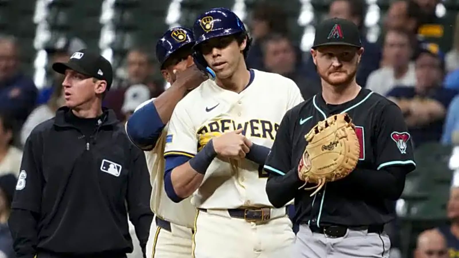 Christian Yelich fires stunning throw to catch Diamondbacks runner