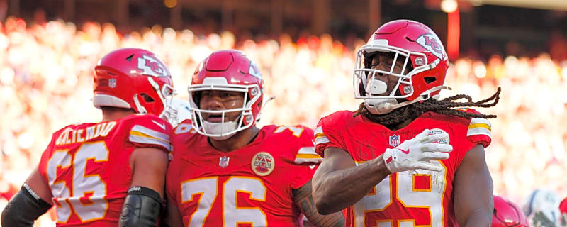 Chiefs rally, beat Colts to stay alive in playoff race