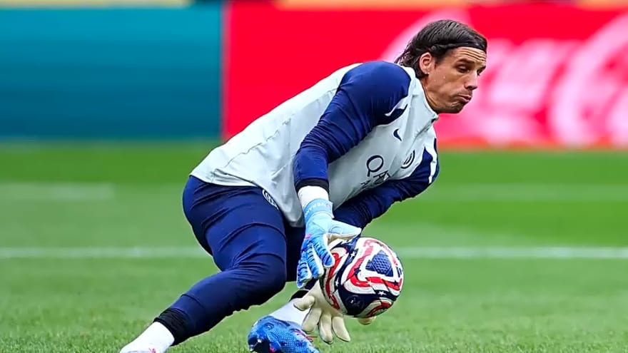 Tottenham Target Sunderland’s Robin Roefs Amid Inter Interest In Vicario