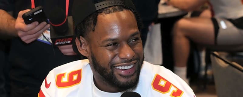 Chiefs WR JuJu Smith-Schuster says what everyone else is thinking about Love Island&#39;s Huda Mustafa