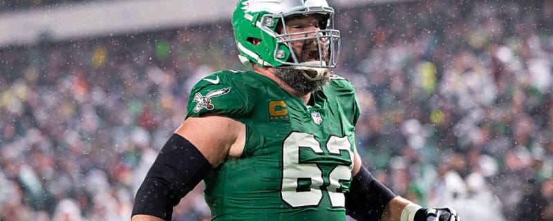 Eagles&#39; rookie gets special treatment from legend Jason Kelce during training camp
