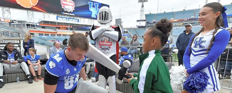 Kentucky Football Star Josh Kattus Earns Title in Dancing Competition