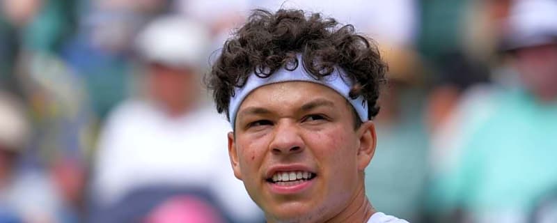 Ben Shelton irate after controversial ruling suspends match just before he serves